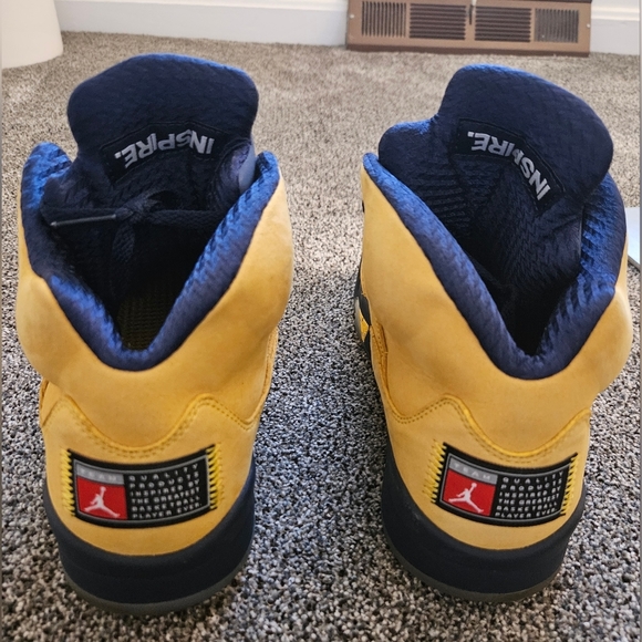 AIR JORDAN 5 RETRO SP "MICHIGAN" - Picture 2 of 6